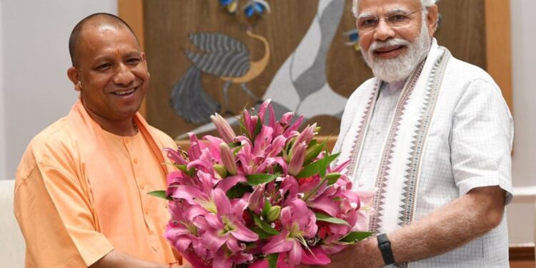 पौने दो घंटे चली पीएम मोदी और योगी के बीच मीटिंग