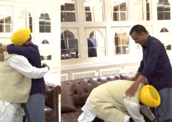 पंजाब: भगवंत मान ने छुए CM केजरीवाल के पैर, केजरीवाल ने लगाया गले