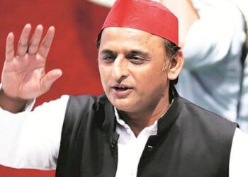 UP Election Result: रुझानों में पिछड़ने के बाद भी अखिलेश यादव ने अपने कार्यकर्ताओं से की यह अपील