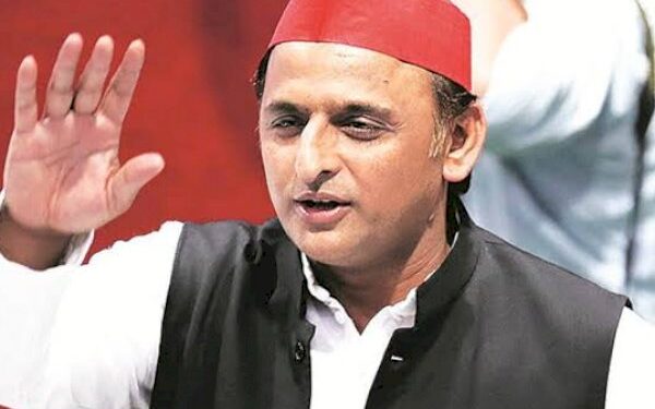 UP Election Result: रुझानों में पिछड़ने के बाद भी अखिलेश यादव ने अपने कार्यकर्ताओं से की यह अपील