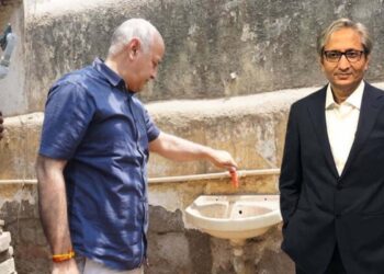 सिसोदिया जी आपसे पहले मैं गुजरात के स्कूलों में गया था तब भी यही हाल था