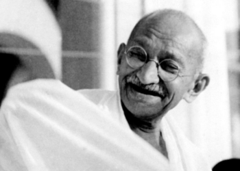 अब्दुल्ला सेठ ने बनाया उन्हें महात्मा!