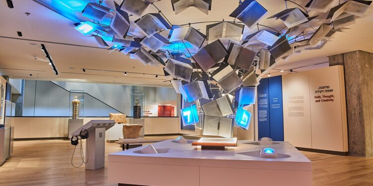 यहूदी संग्रहालय (ज्यूइश म्युसियम) देखना आपकी भावनाओं का इम्तेहान है.