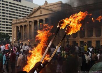 श्रीलंका की आग से भारत को सबक लेना चाहिए!