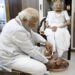 मां हीराबेन के 100वें जन्‍मदिन पर मिलने पहुंचे PM मोदी, पांव पखारे