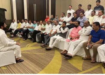 Maharashtra political crisesः डिप्‍टी स्‍पीकर एक-एक विधायक को सामने विठा उनके हस्ताक्षर को करेंगे वेरिफाई