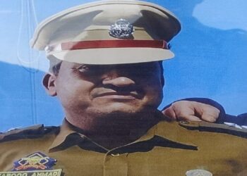 जम्मू-कश्मीर आतंकवादियों ने की पुलिस अधिकारी की हत्या