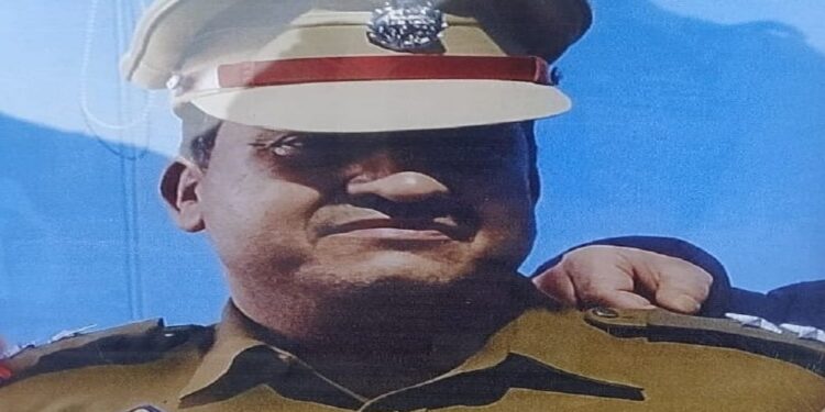 जम्मू-कश्मीर आतंकवादियों ने की पुलिस अधिकारी की हत्या
