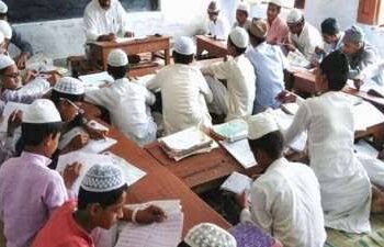 असम की सरकार मदरसों के विरोध में क्यों है?