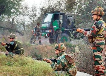 जम्मू कश्मीर: आर्मी कैंप पर फिदायीन हमला, तीन जवान शहीद, दो आतंकी ढेर