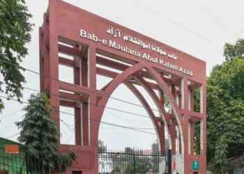 जामिया यूनिवर्सिटी में दो छात्र गुटों में झड़प, एक पर फायरिंग