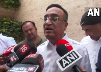 विधायकों के इस्तीफा को लेकर कांग्रेस आला कमान नाराज़: अजय माकन