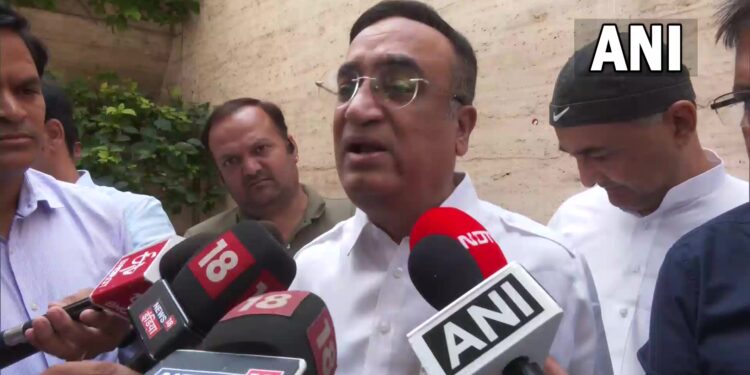 विधायकों के इस्तीफा को लेकर कांग्रेस आला कमान नाराज़: अजय माकन