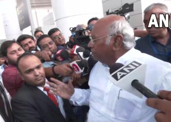 माकन और खड़गे दिल्ली में सोनिया गांधी से मुलाकात कर उन्हें अपनी रिपोर्ट देंगे