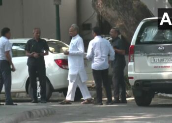 सोनिया गाँधी से मिलने पहुंचे गहलोत, आ सकता है बड़ा फैसला