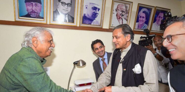 मधुसूदन मिस्त्री से मिले शशि थरूर, चुनाव प्रक्रिया पर हुई चर्चा