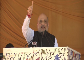 कश्मीर में अज़ान को सुनकर अमित शाह रोका भाषण