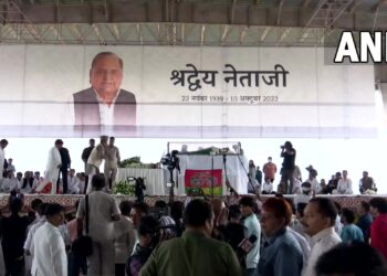 मुलायम सिंह यादव की अंतिम यात्रा में उमड़ा जनसैलाब, प्रदेश में शोक की लहर