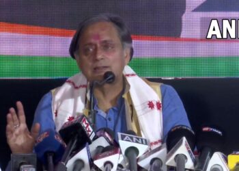 असम में अपने समर्थन में वोट मांगते हुए बोले शशि थरूर, अध्यक्ष कोई भी बने फ़र्क़ नहीं पड़ता