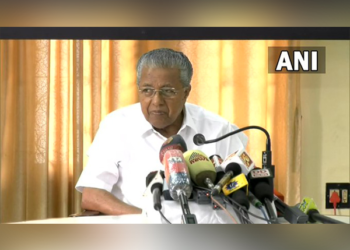 केरल गवर्नर आरिफ मोहम्मद ख़ान संघ के हथियार के तौर कार्य कर रहे हैं: केरल CM