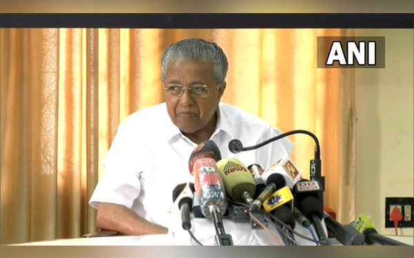 केरल गवर्नर आरिफ मोहम्मद ख़ान संघ के हथियार के तौर कार्य कर रहे हैं: केरल CM