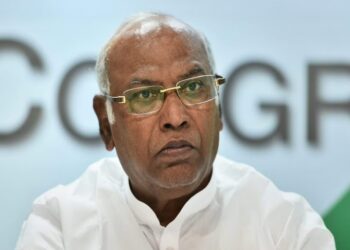 राज्यसभा में विपक्ष के नेता के पद से खड़गे का इस्तीफ़ा