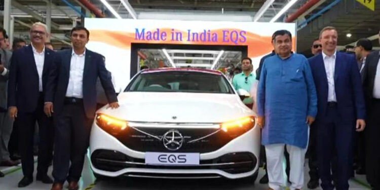 भारत में बनी पहली मर्सिडीज कार के लॉन्चिंग पर बोले गडकरी, आपकी कार मैं नहीं खरीद सकता