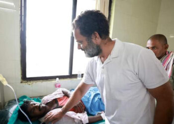 भारत जोड़ो यात्रा में करंट लगने से 4 कार्यकर्ताओं की हालत गंभीर, राहुल ने किया मुलाक़ात