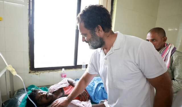 भारत जोड़ो यात्रा में करंट लगने से 4 कार्यकर्ताओं की हालत गंभीर, राहुल ने किया मुलाक़ात