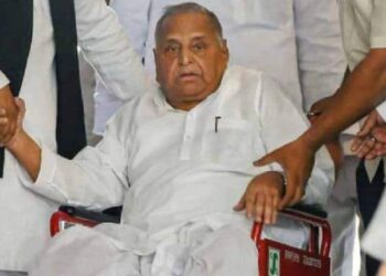 सपा संस्थापक मुलायम सिंह यादव की नाजुक स्थिति में, कार्यकर्ता कर रहे यज्ञ