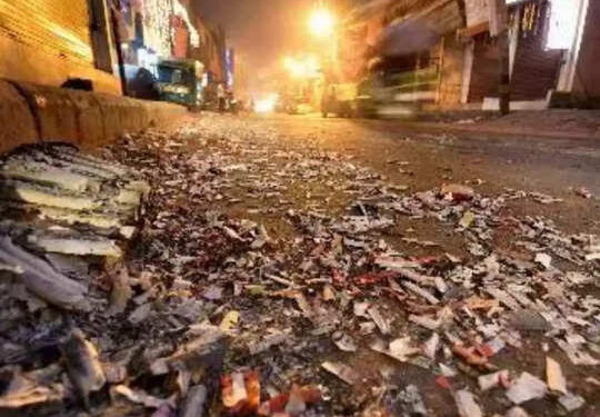 दिल्ली NCR में पाबंदी के बाद भी जमकर जलाये पटाखे, बढ़ा प्रदूषण