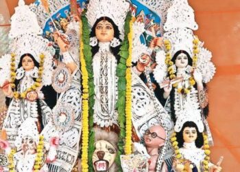 दुर्गा पूजा पंडाल में महिषासुर की जगह महात्मा गांधी की प्रतिमा लगाने पर बवाल