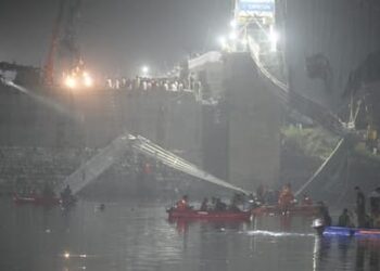 गुजरात के मोरबी हादसे में 141 ने गँवाई अपनी जान, राहत कार्य जारी