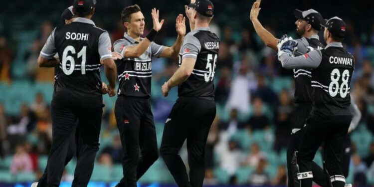 न्यूजीलैंड के सामने लंकाई टीम ने टेके घुटने, ग्लेन फिलिप्स ने शानदार शतक ठोका