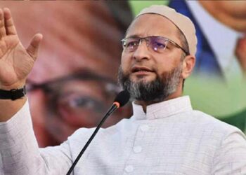 UP में मदरसों के सर्वे पर अखिलेश की चुप्पी पर ओवैसी ने उठाए सवाल