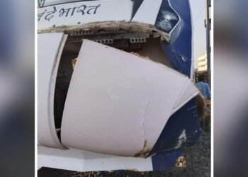 वंदे भारत एक्सप्रेस एक बार फिर गाय से टकरा कर दुर्घटनाग्रस्त हुई