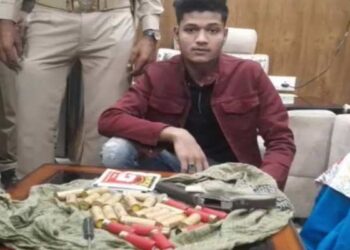 AMU में दिनदहाड़े 2 युवकों ने की फायरिंग, पुलिस ने किया गिरफ़्तार