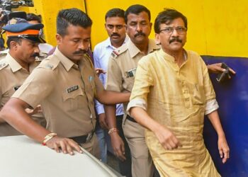 संजय राउत की बढ़ी मुश्किलें, 14 दिन न्यायिक हिरासत बढ़ा दी गई