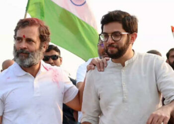 राहुल गाँधी के साथ भारत जोड़ो यात्रा में शामिल हुए आदित्य ठाकरे