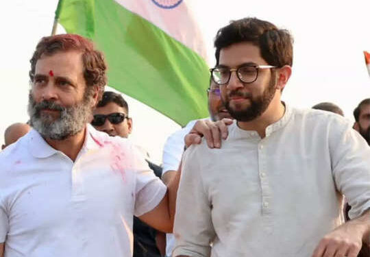राहुल गाँधी के साथ भारत जोड़ो यात्रा में शामिल हुए आदित्य ठाकरे