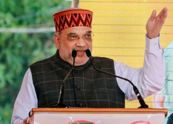 कांग्रेस कश्मीर से 370 हटाने से डर रही थी मोदी ने उखाड़ फेंका: अमित शाह