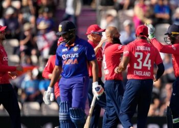 इंग्लैंड से सेमीफाइनल में हारकर बाहर हुई टीम इंडिया, एक बार फिर टूटा सपना