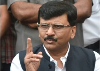 राज्यपाल बीएस कोश्यारी के बयान पर भड़के संजय राउत, किया इस्तीफा की मांग