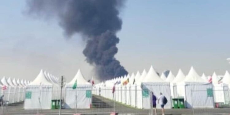 कतर के लुसैल में अर्जेंटीना के मैच से पहले लगी भीषण आग