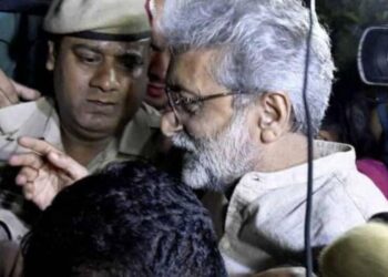 एक्टिविस्ट गौतम नवलखा जमानत पर रिहा, 24 घंटे हाउस अरेस्ट होगा