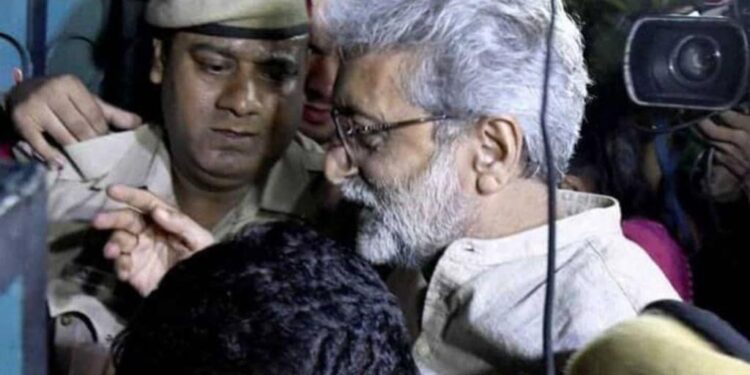 एक्टिविस्ट गौतम नवलखा जमानत पर रिहा, 24 घंटे हाउस अरेस्ट होगा