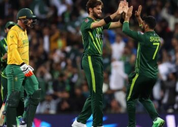 पाकिस्तान ने दक्षिण अफ्रीका को हराकर टूर्नामेंट के समीकरण को बनाया दिलचस्प, 33 रनो से पाक की जीत