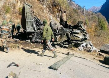 भारतीय सेना के जवानों को ले जा रहा ट्रक हादसे का शिकार हो गया