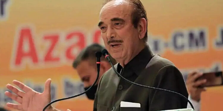 कश्मीरी पंडितों की सुरक्षा के लिए उन्हें जम्मू शिफ्ट किया जाए: गुलाम नबी आजाद