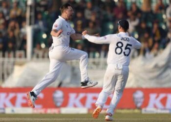 पाकिस्तान में हुए टेस्ट में इंग्लिश टीम ने चटाया धूल, 74 रन से जीता इंग्लैंड